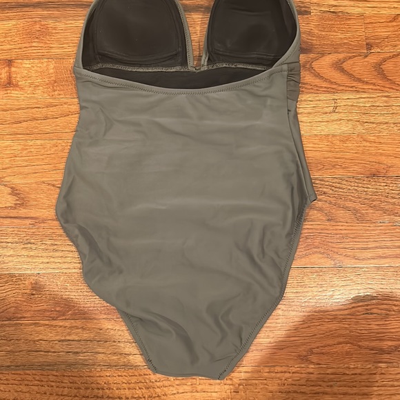 New! Profile by gottex one piece in perfect condition - Picture 9 of 11